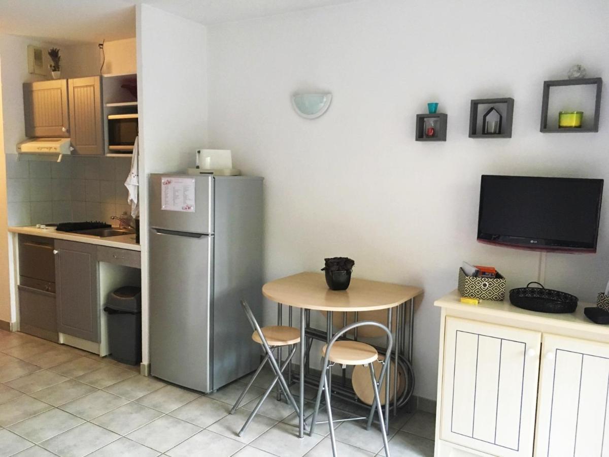 Sanary Sur Mer Appartement 30M2 T2 Avec Terrasse Piscine 10Min A Pied De La Plage Екстер'єр фото