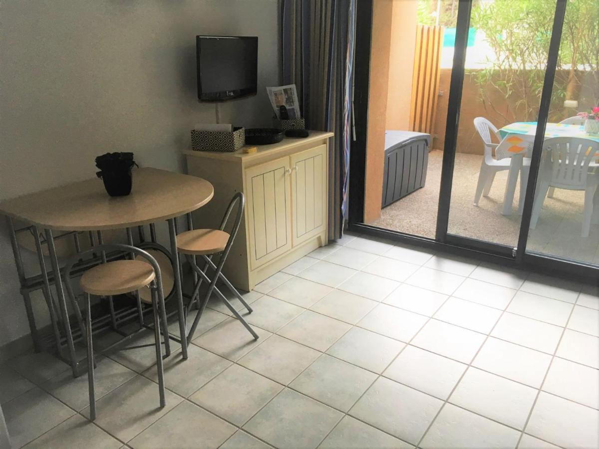 Sanary Sur Mer Appartement 30M2 T2 Avec Terrasse Piscine 10Min A Pied De La Plage Екстер'єр фото