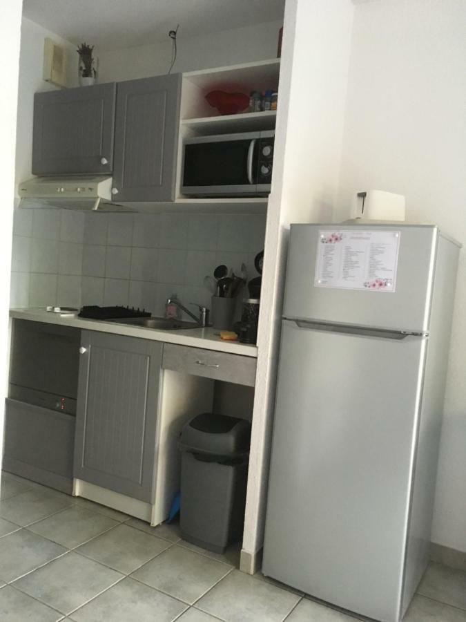 Sanary Sur Mer Appartement 30M2 T2 Avec Terrasse Piscine 10Min A Pied De La Plage Екстер'єр фото