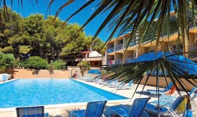 Sanary Sur Mer Appartement 30M2 T2 Avec Terrasse Piscine 10Min A Pied De La Plage Екстер'єр фото